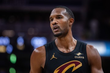 先发制人！莫布里勾手打中 骑士开场2分钟9-0打停国王