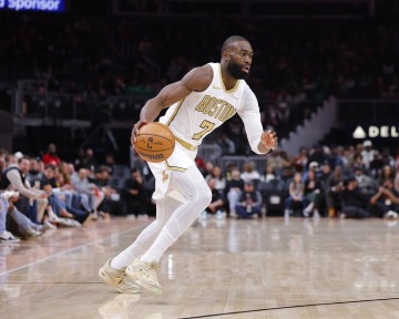 星空体育-稳定全面！杰伦·布朗22中11拿下30分10板5助3断