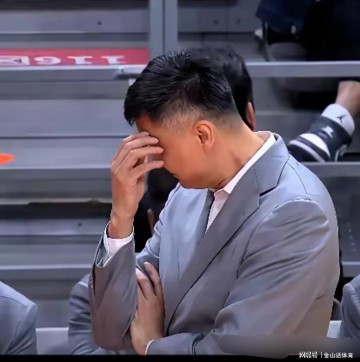 xingkong-鬼才少帅！末节杜锋采用全场紧逼，卢伟妙用一计，轻松拿下比赛