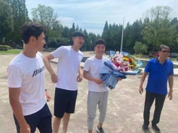 星空体育app-徐根宝寄语武磊：12强赛要自信 出线了一起过生日