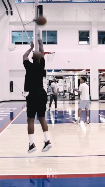 星空体育-哦🧐？保罗晒出三分训练视频并@湖人主帅雷迪克 20次出手全中！